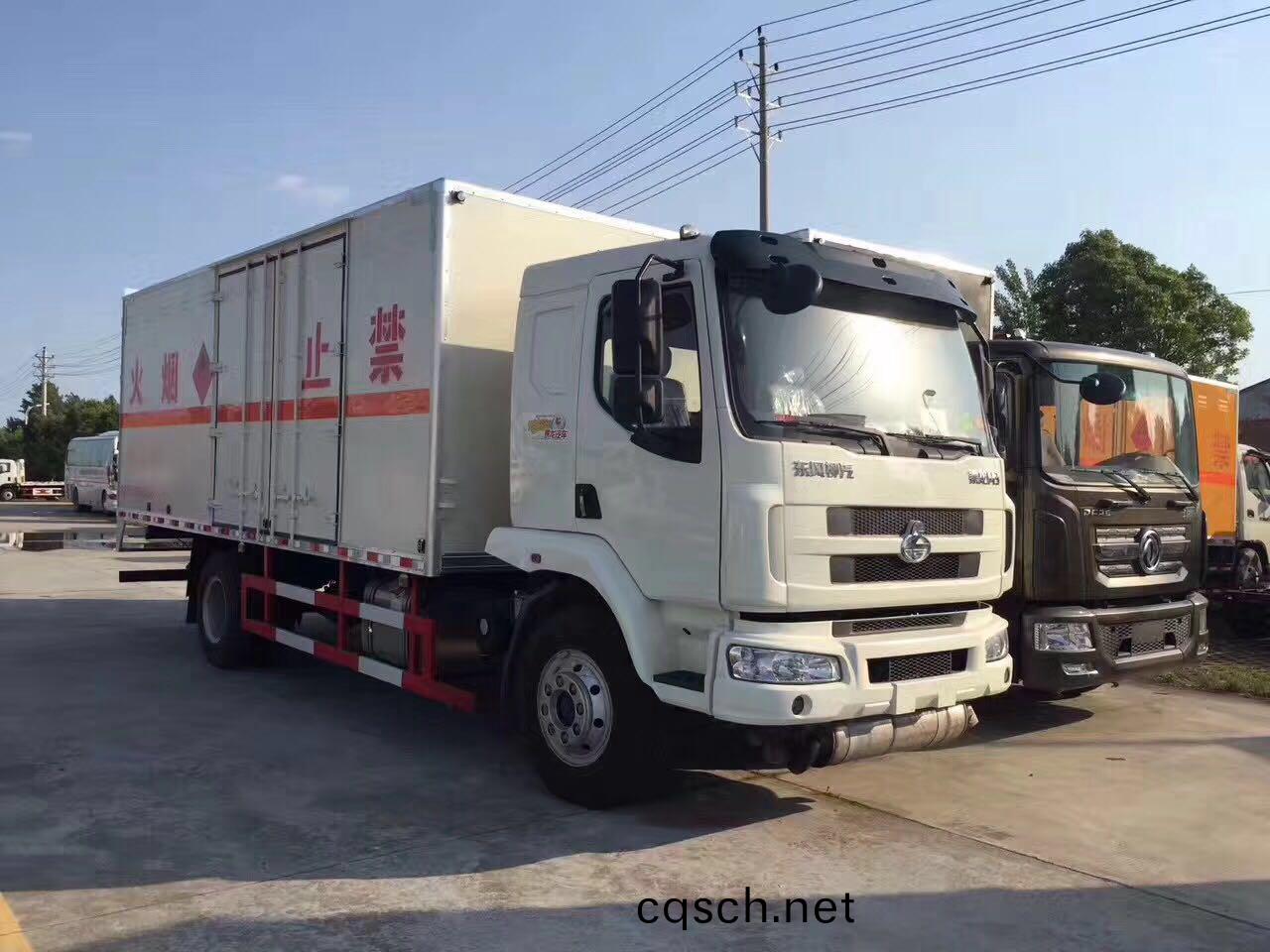 桺汽(qi)乗龍10噸爆破器(qi)材運輸(shu)車