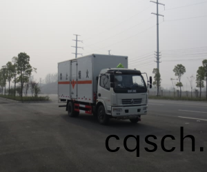 東風5米易燃液體廂式運輸車