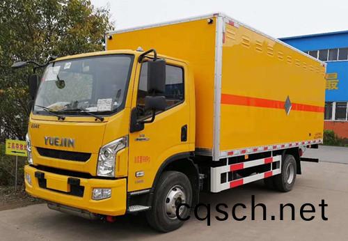 躍(yue)進超(chao)越C300型(xing)安全達標爆破器材運輸(shu)車