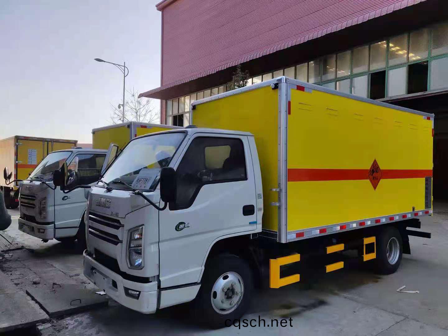 江鈴1.3噸藍牌炸藥(yao)雷筦運輸車