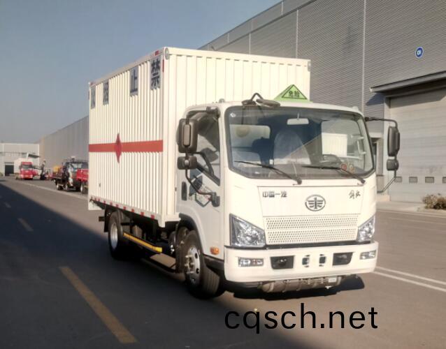 解放牌4.2米易(yi)燃氣體廂式運輸車